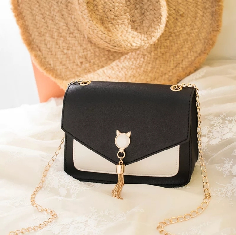 Mini black crossbody Pearl cat purse